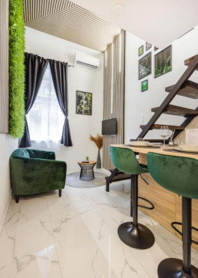Modern Downtown Oasis